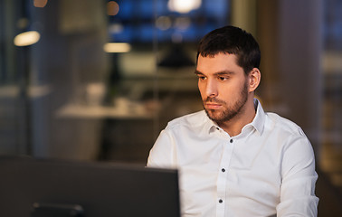 Image showing businessman with computer working at night office