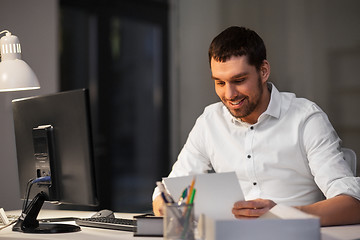 Image showing businessman with computer working at night office