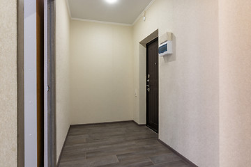 Image showing The interior of the corridor at the entrance to the apartment
