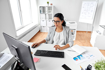 Image showing businesswoman with computer working at office