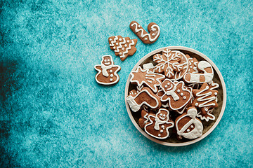 Image showing Delicious fresh Christmas decorated gingerbread cookies placed in wooden crate