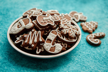 Image showing Delicious fresh Christmas decorated gingerbread cookies placed in wooden crate