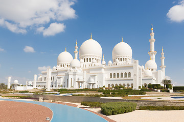 Image showing Sheikh Zayed Grand Mosque in Abu Dhabi, the capital city of United Arab Emirates