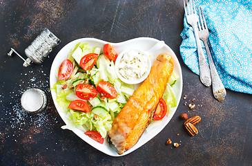 Image showing salmon with salad