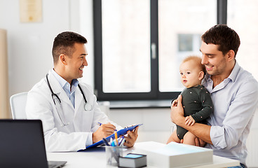 Image showing father with baby and doctor at clinic