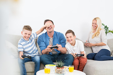 Image showing Happy young family playing videogame On TV.