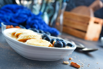 Image showing oat flakes with berries