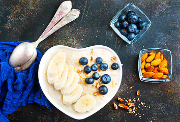 Image showing oat flakes with berries