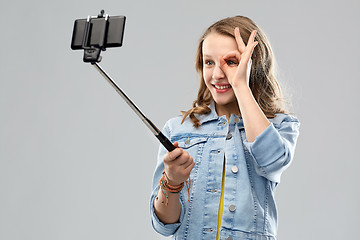 Image showing teenage girl taking selfie by smartphone