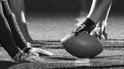 Image showing american football players are ready to start