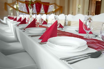 Image showing Plates and dishes on dining table