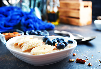 Image showing oat flakes with berries