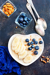 Image showing oat flakes with berries