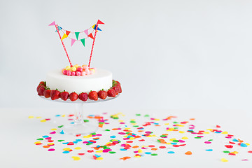 Image showing close up of birthday cake with garland on stand