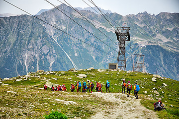 Image showing Tourists are heading to see the mountain range