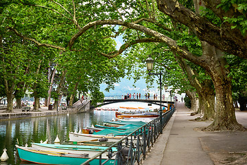 Image showing Canal du Vasse and the Love Bridge of Annecy, France