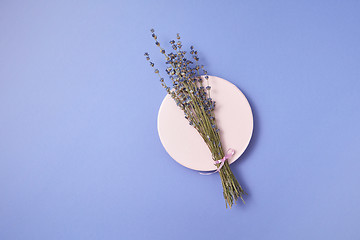 Image showing Round ceramic board with natural lavender bunch.