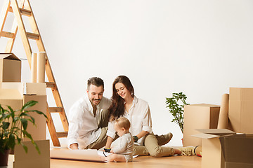 Image showing Couple moving to a new home - Happy married people buy a new apartment to start new life together