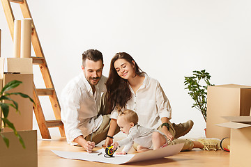 Image showing Couple moving to a new home - Happy married people buy a new apartment to start new life together