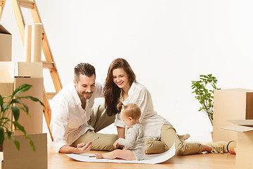 Image showing Couple moving to a new home - Happy married people buy a new apartment to start new life together