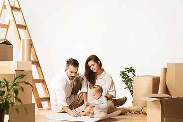 Image showing Couple moving to a new home - Happy married people buy a new apartment to start new life together