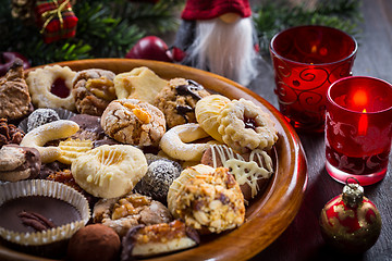 Image showing Assortment of Christmas cookies with ornaments