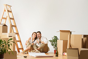 Image showing Couple moving to a new home.