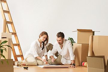 Image showing Couple moving to a new home.