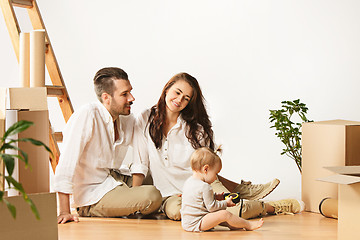 Image showing Couple moving to a new home - Happy married people buy a new apartment to start new life together