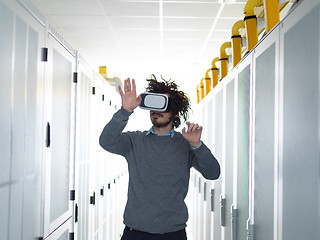 Image showing IT engeneer using virtual reality headset