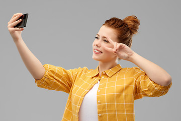 Image showing redhead teenage girl taking selfie by smartphone