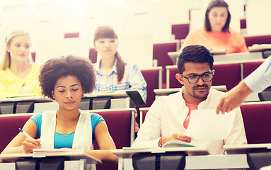 Image showing international students with test on lecture