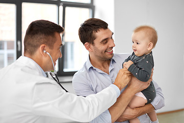 Image showing father with baby and doctor at clinic