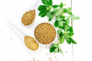 Image showing Fenugreek in bowl and two spoons with leaves on board top