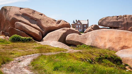 Image showing House amongst pink granite boulders near ploumanach