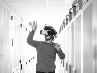 Image showing IT engeneer using virtual reality headset