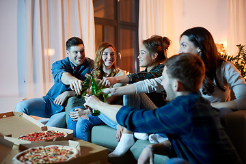 Image showing happy friends with drinks and pizza party at home