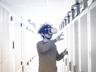 Image showing IT engeneer using virtual reality headset