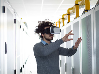 Image showing IT engeneer using virtual reality headset