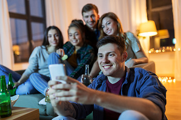 Image showing friends with smartphone and drinks at night home