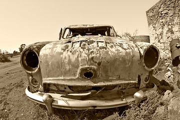 Image showing old car in the desert