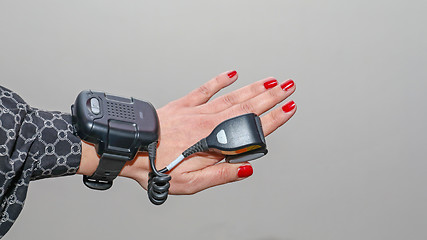 Image showing Woman Ring Scanner