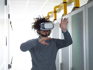 Image showing IT engeneer using virtual reality headset