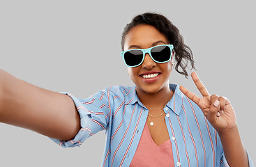 Image showing african american woman in sunglasses taking selfie