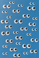 Image showing Different sizes of plastic googly eyes.