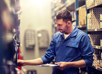 Image showing auto mechanic with clipboard at car workshop