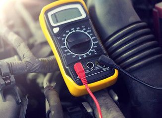 Image showing multimeter or voltmeter testing car battery