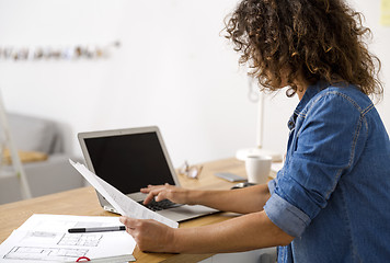 Image showing Woman working at the office