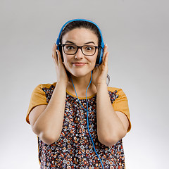 Image showing Girl listen music