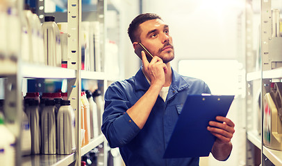 Image showing auto mechanic with clipboard at car workshop